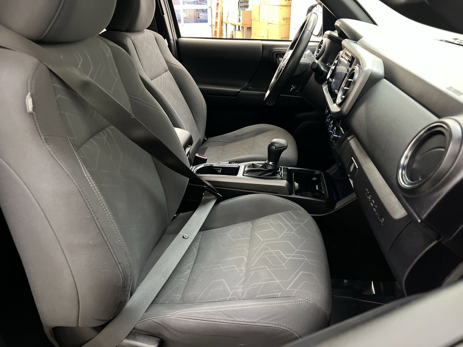 Used 2016 Toyota Tacoma TRD Sport image 24