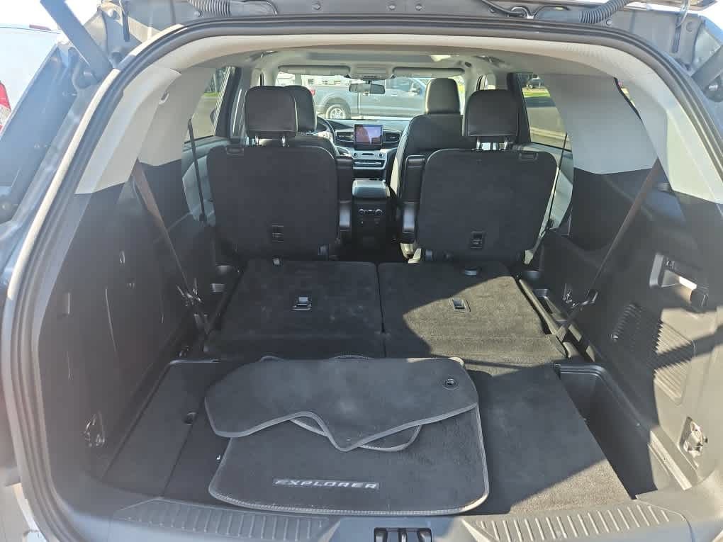 Used 2023 Ford Explorer XLT w/ Equipment Group 202A RWD image 9