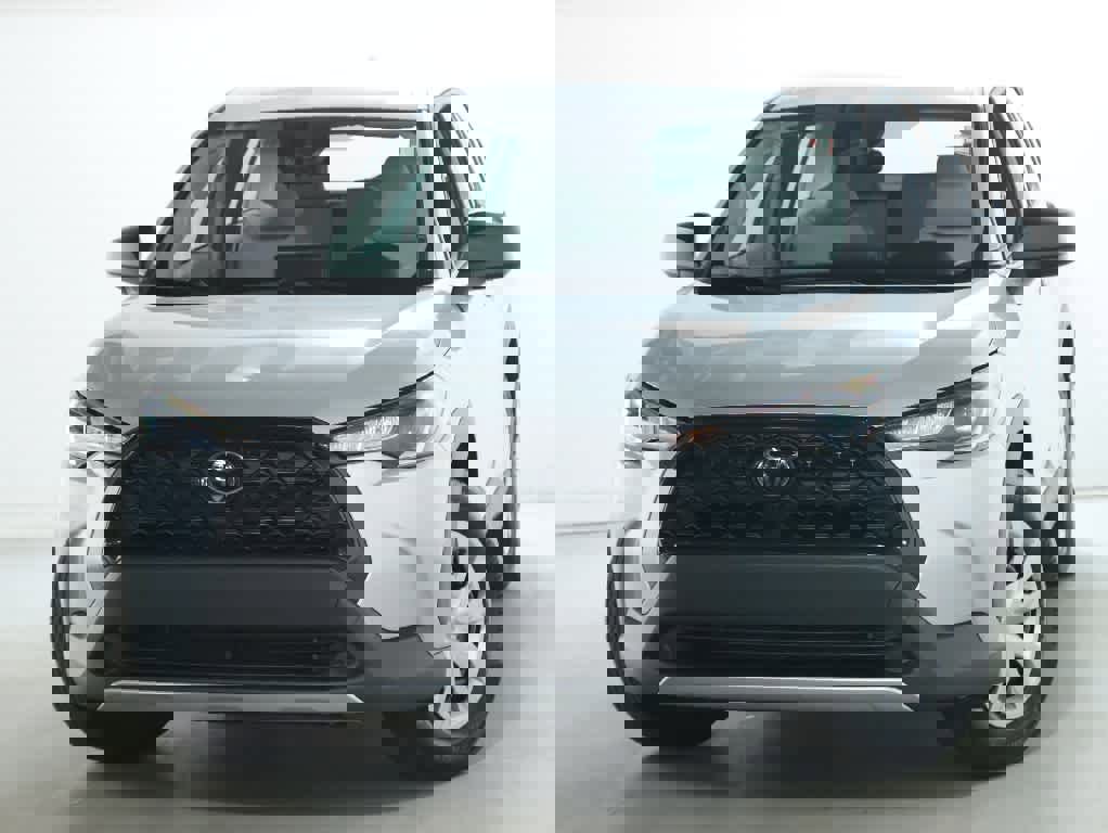 Used 2023 Toyota Corolla Cross L image 3