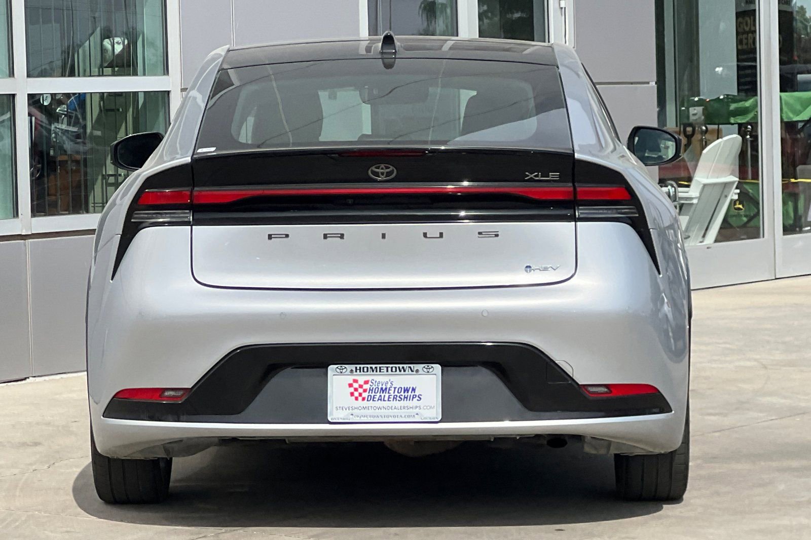 Used 2024 Toyota Prius XLE image 5