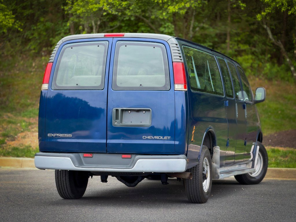 Used 2001 Chevrolet Express 3500 Extended Passenger w/ Preferred Equipment Group RWD image 8