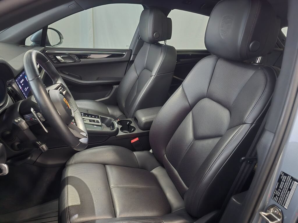 Certified 2023 Porsche Macan AWD/4WD image 5