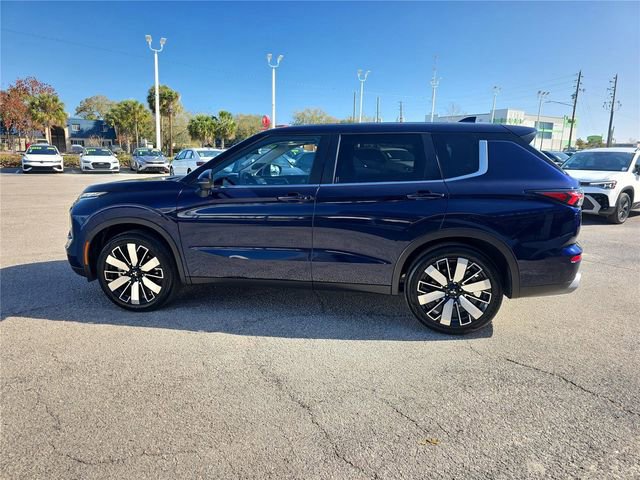 Used 2025 Mitsubishi Outlander SE image 5