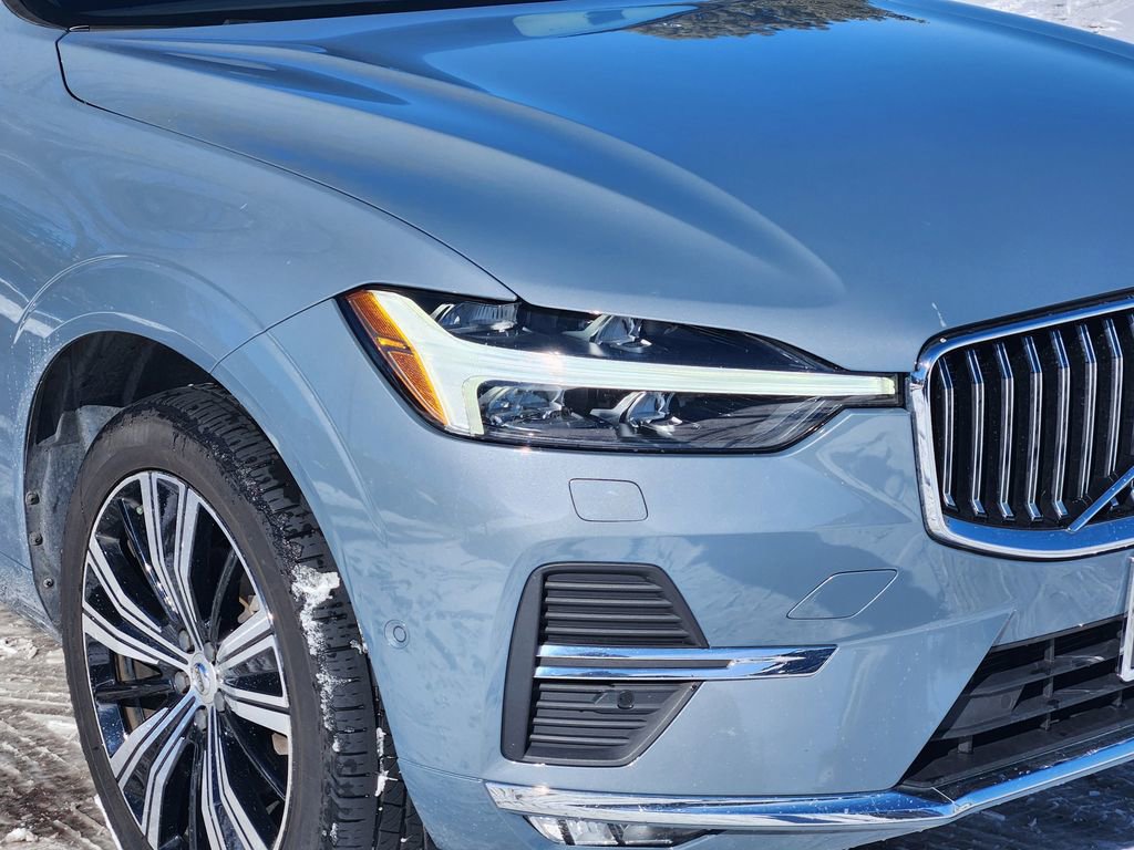 Used 2023 Volvo XC60 B5 Plus image 28