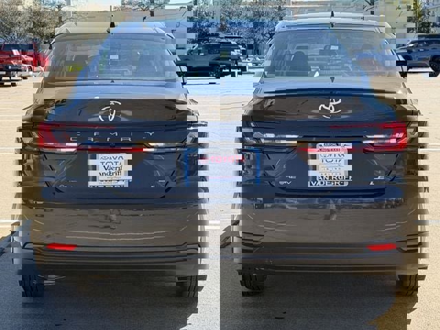 Used 2025 Toyota Camry LE image 5