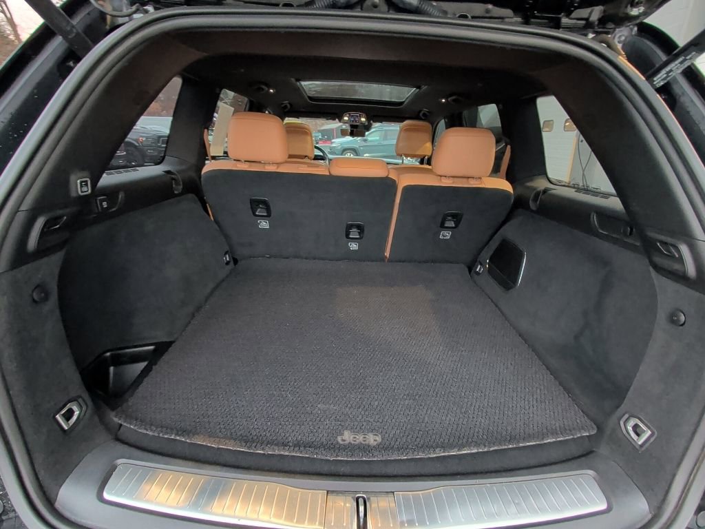 Certified 2022 Jeep Grand Cherokee Summit w/ Adv Protech Group IV image 15