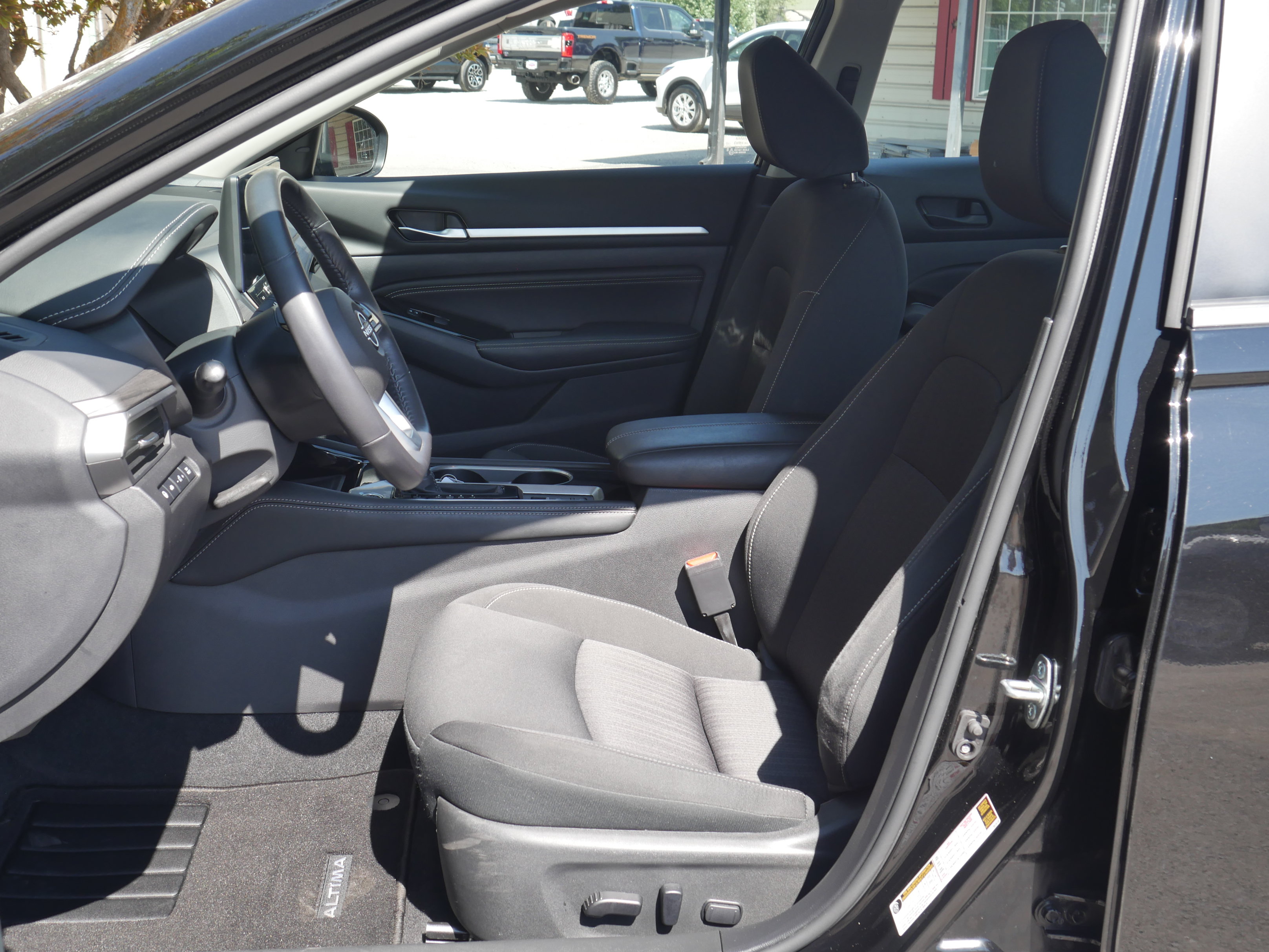 Certified 2023 Nissan Altima 2.5 SV w/ SV Premium Package AWD/4WD image 3