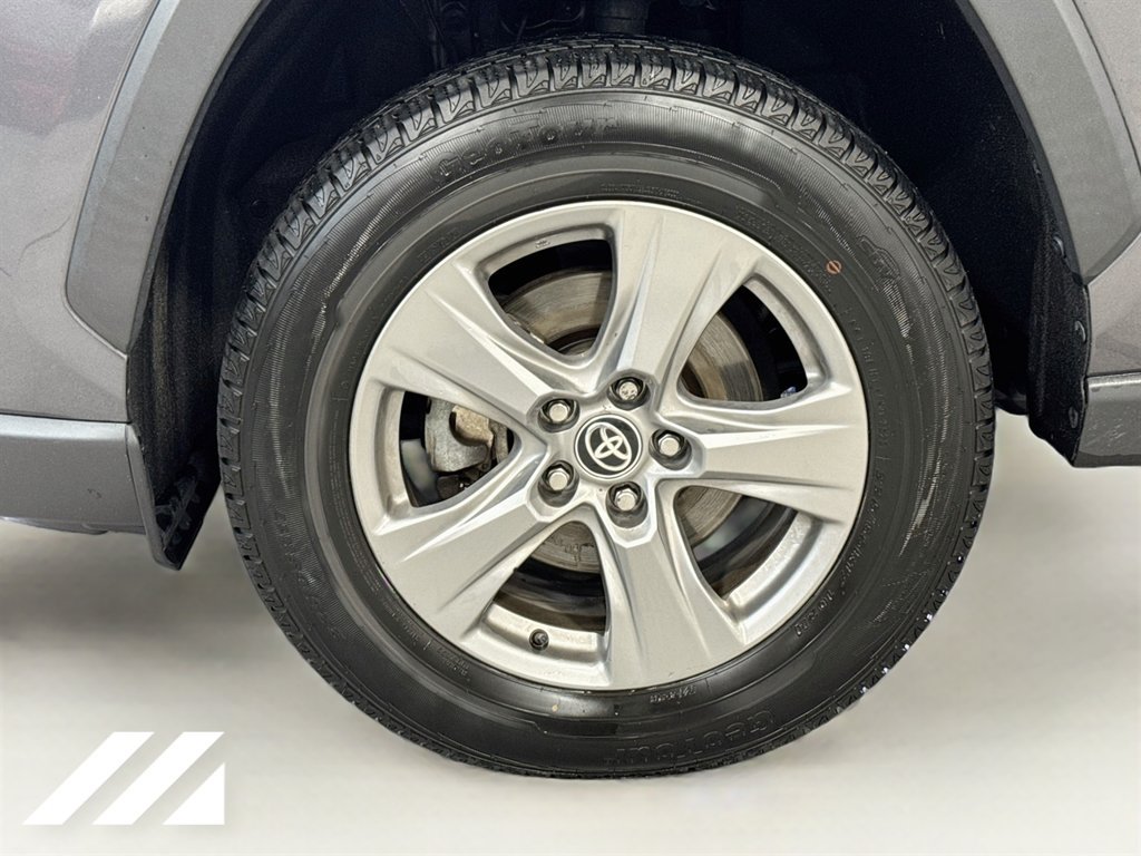 Used 2024 Toyota RAV4 XLE AWD/4WD image 31