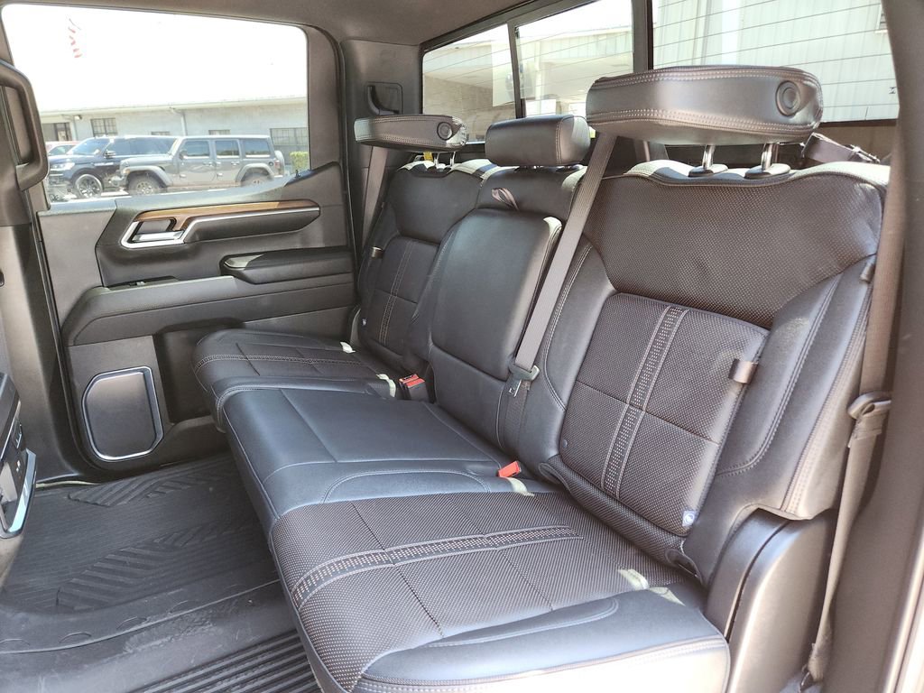 Used 2024 Chevrolet Silverado 1500 High Country w/ Midnight Edition AWD/4WD image 17