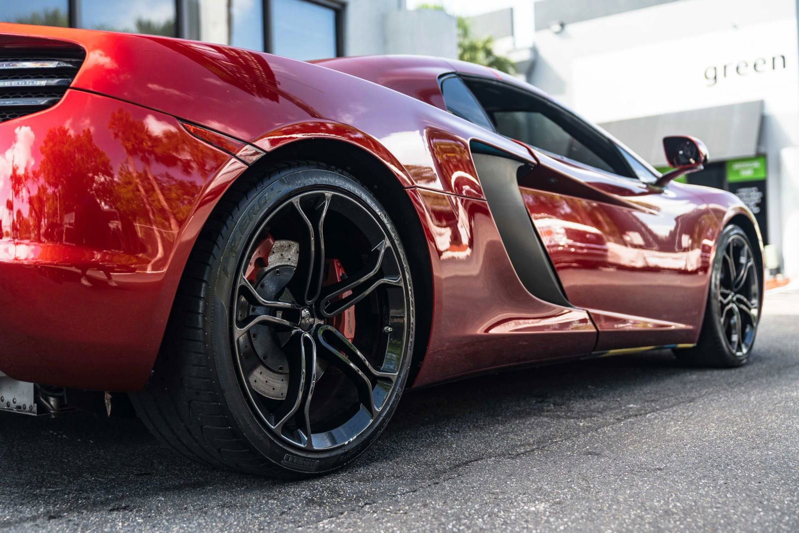 Used 2014 McLaren MP4-12C Spider RWD image 8