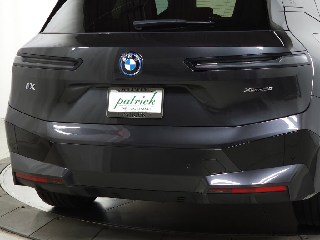 Used 2023 BMW iX xDrive50 w/ Premium Package AWD/4WD image 12