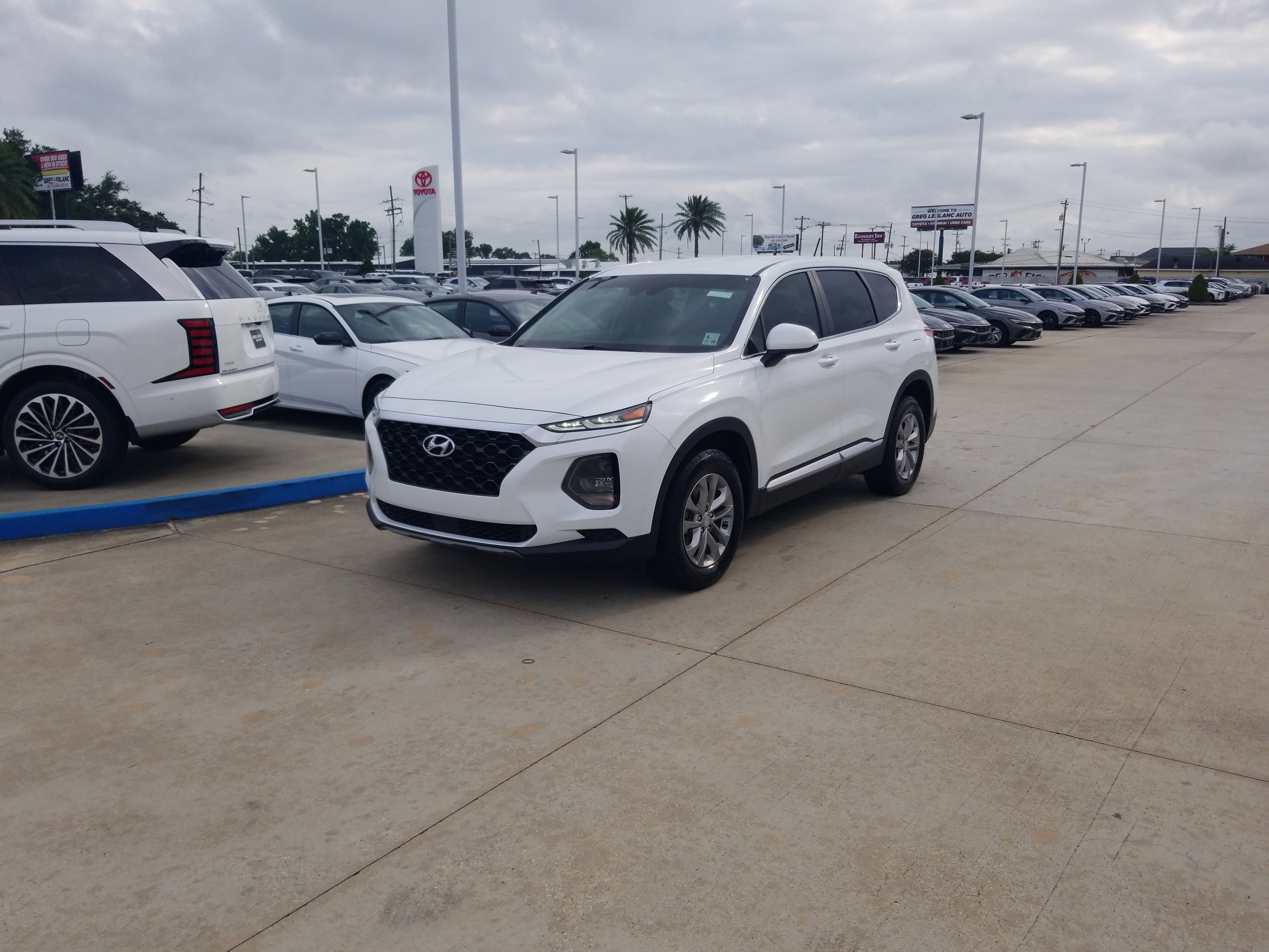 Used 2019 Hyundai Santa Fe SE FWD image 3