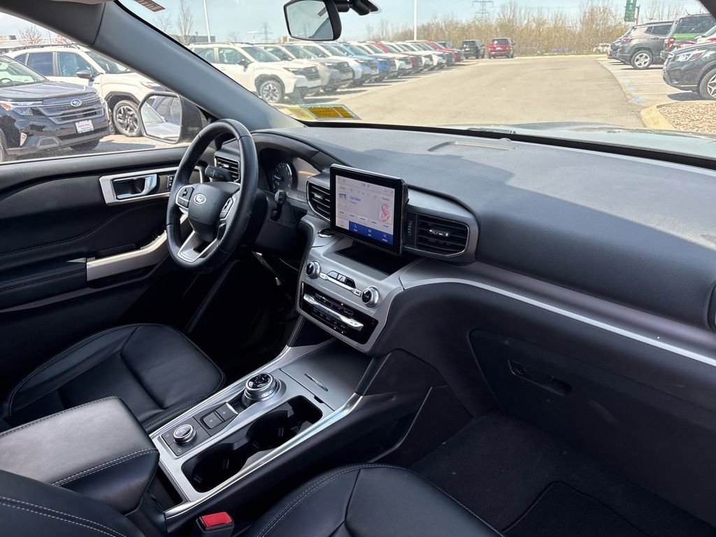 Used 2023 Ford Explorer XLT w/ Equipment Group 202A image 7