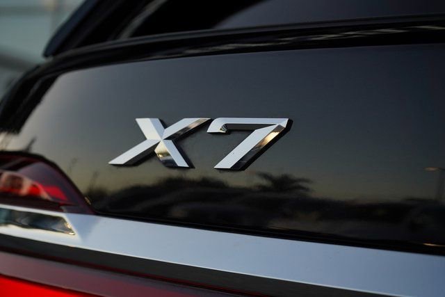 Used 2021 BMW X7 xDrive40i w/ Premium Package image 12