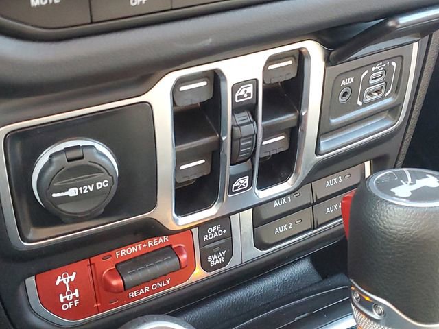 Used 2025 Jeep Wrangler Unlimited Rubicon w/ Convenience Group AWD/4WD image 17