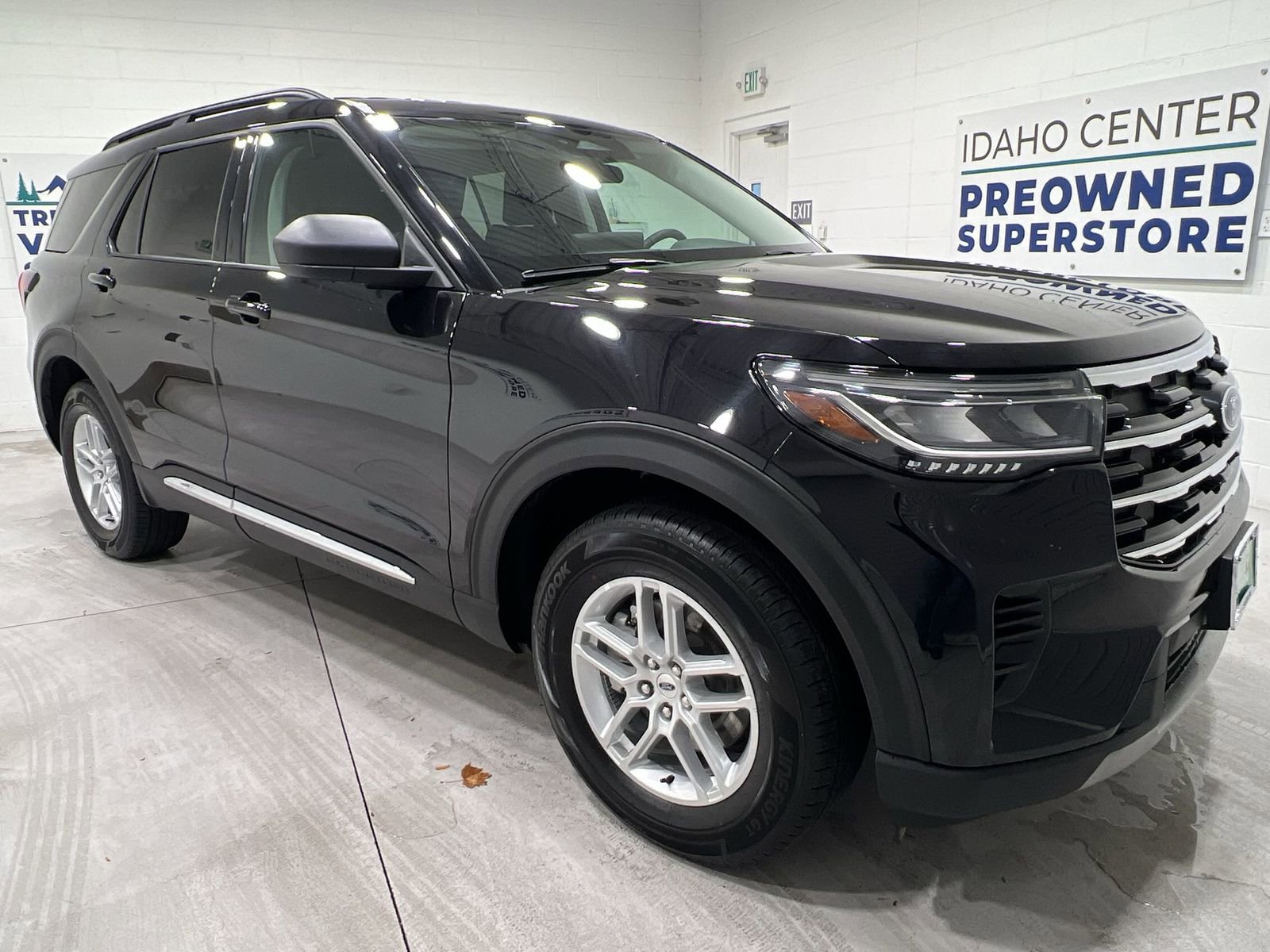 Used 2025 Ford Explorer Active image 2