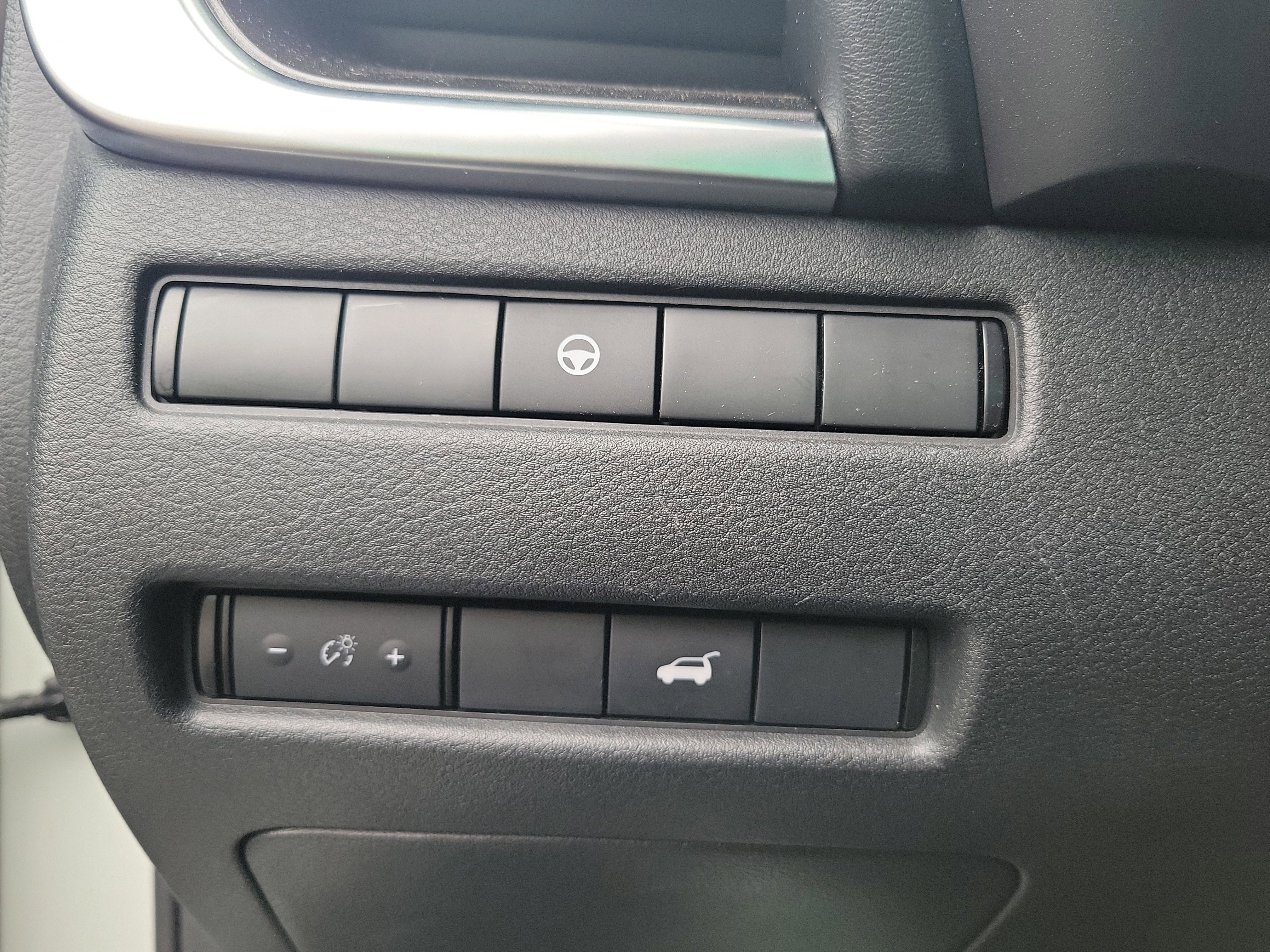 Used 2023 Nissan Rogue SV w/ SV Premium Package image 18