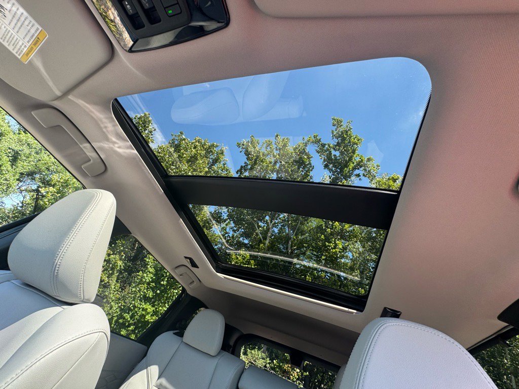 Used 2025 Mitsubishi Outlander AWD image 37