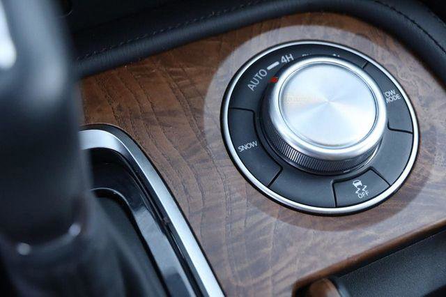 Used 2024 Nissan Armada SL w/ Captain's Chairs Package AWD/4WD image 21