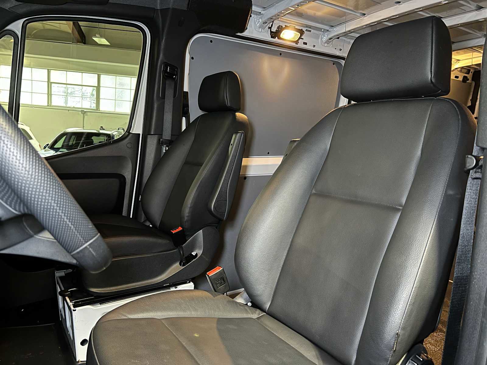 Used 2025 Mercedes-Benz Sprinter 2500 image 20