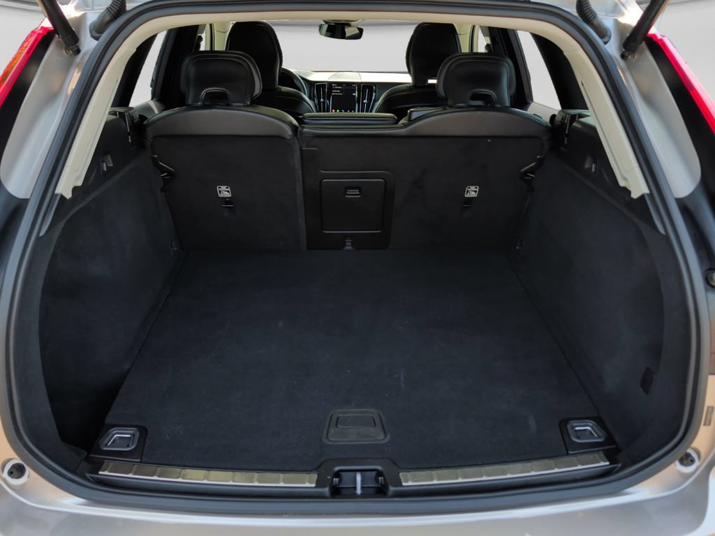 Used 2025 Volvo XC60 B5 Plus AWD/4WD image 38
