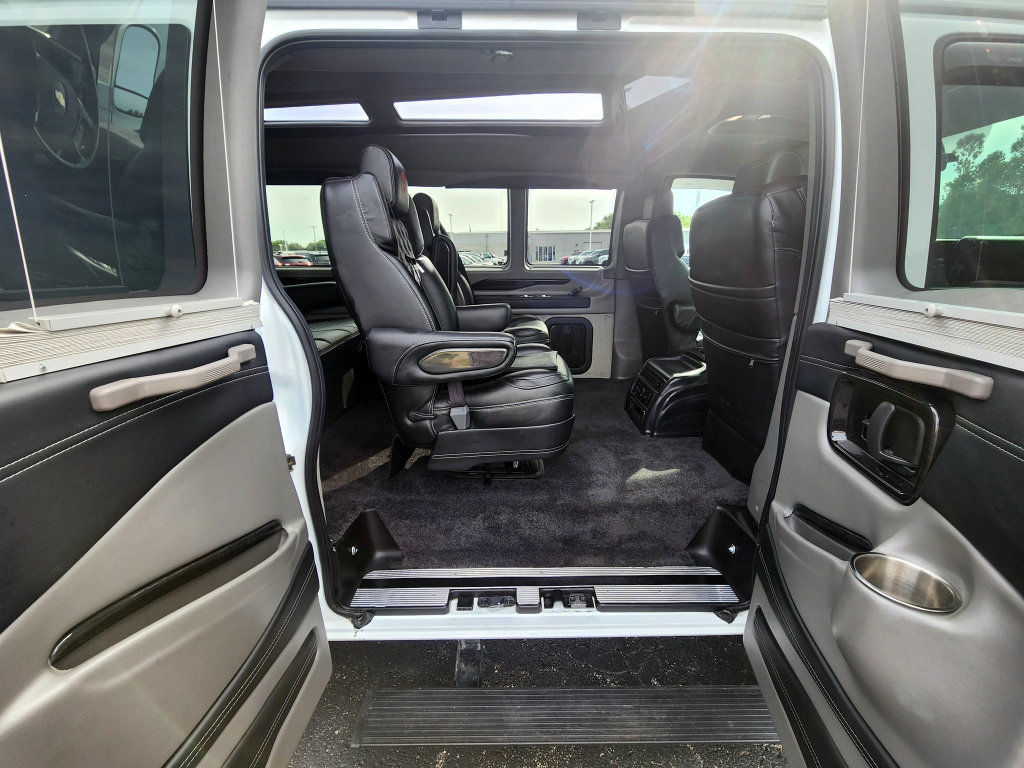 Used 2023 Chevrolet Express 2500 RWD image 50