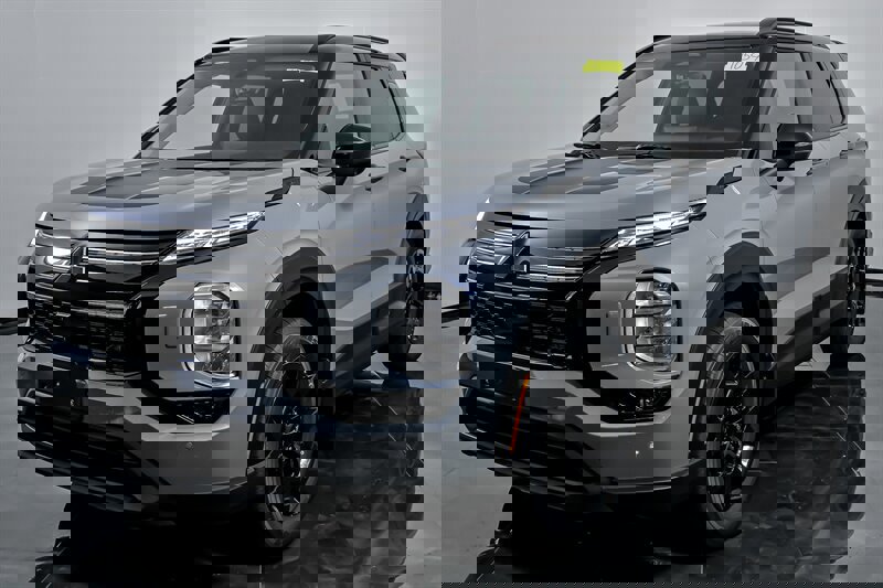 New 2025 Mitsubishi Outlander AWD image 5