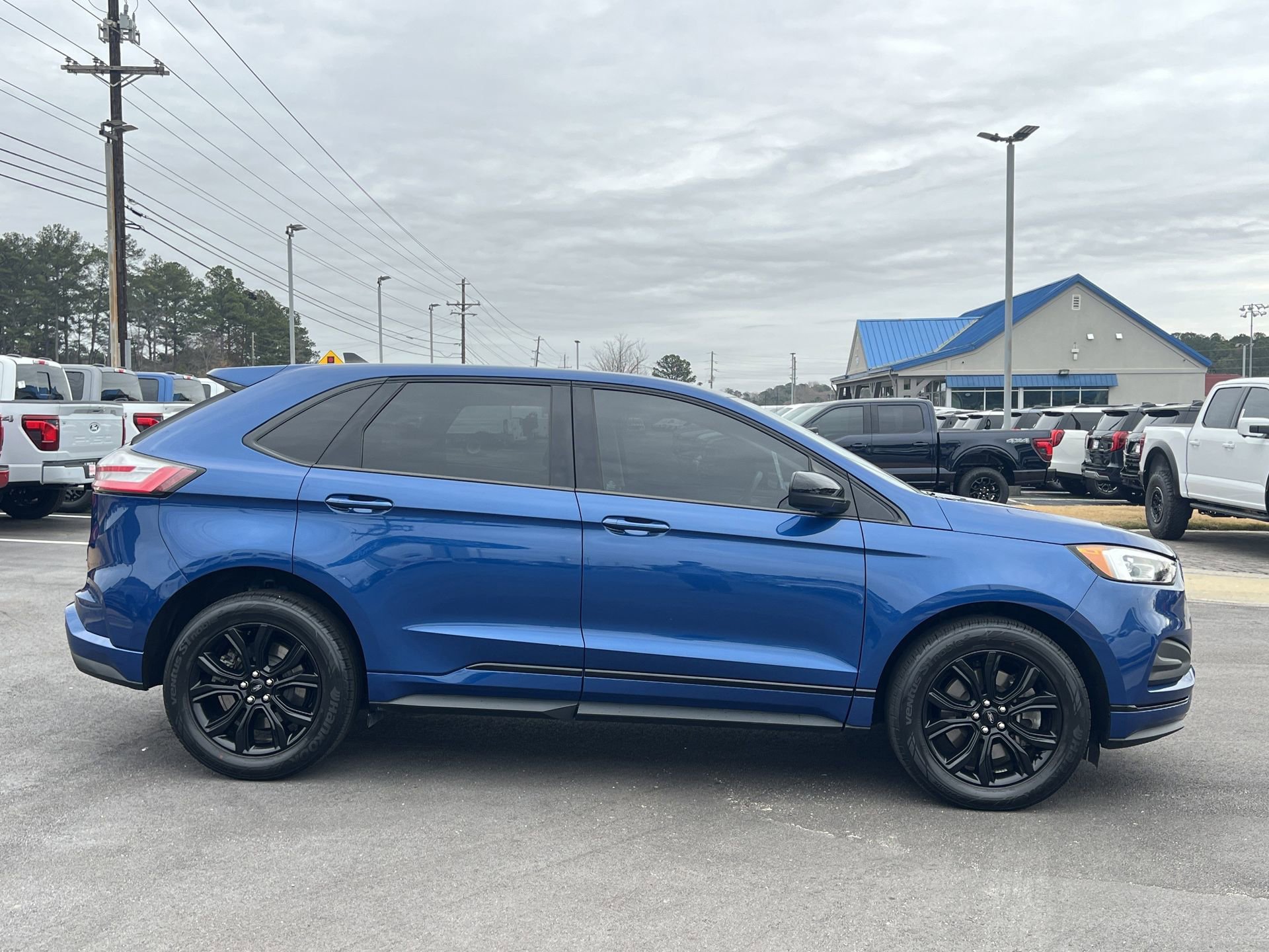 Certified 2023 Ford Edge SE w/ Black Appearance Package image 25