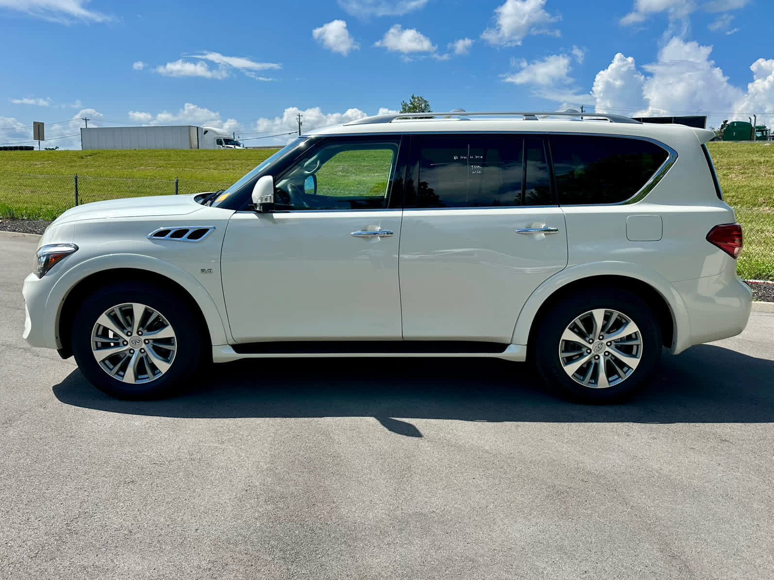 Used 2017 INFINITI QX80 2WD w/ Driver Assistance Package image 8