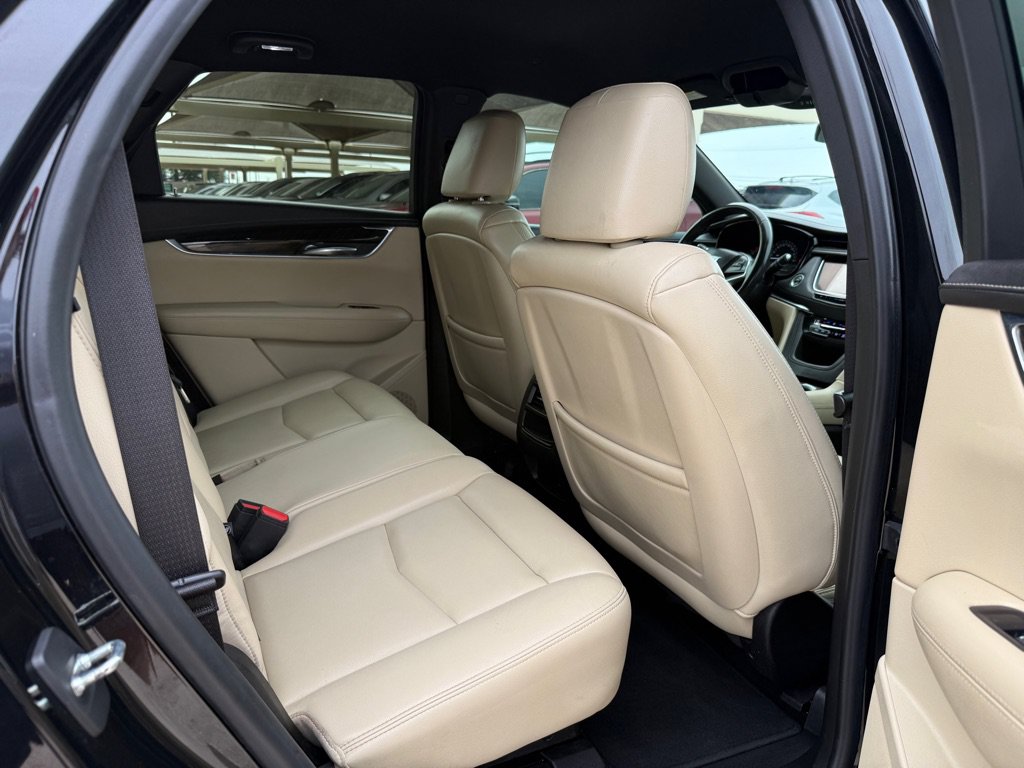 Used 2018 Cadillac XT5 FWD image 17