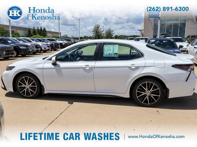 Used 2024 Toyota Camry SE FWD image 2
