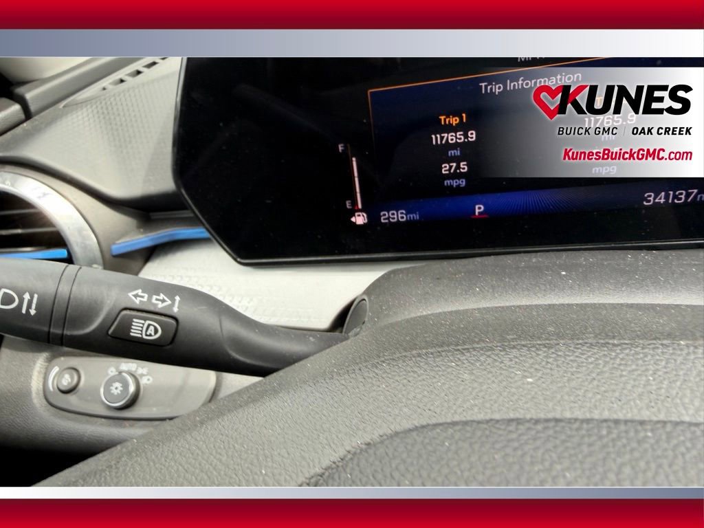 Used 2025 Chevrolet Trax LT FWD image 18