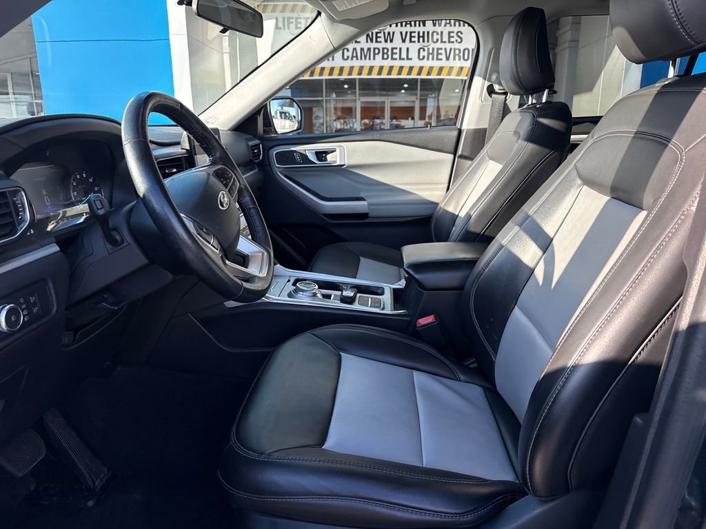Used 2022 Ford Explorer XLT w/ Equipment Group 202A image 11