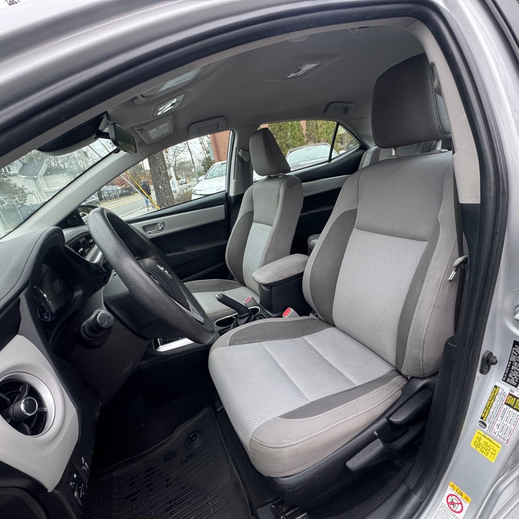 Used 2018 Toyota Corolla LE image 25