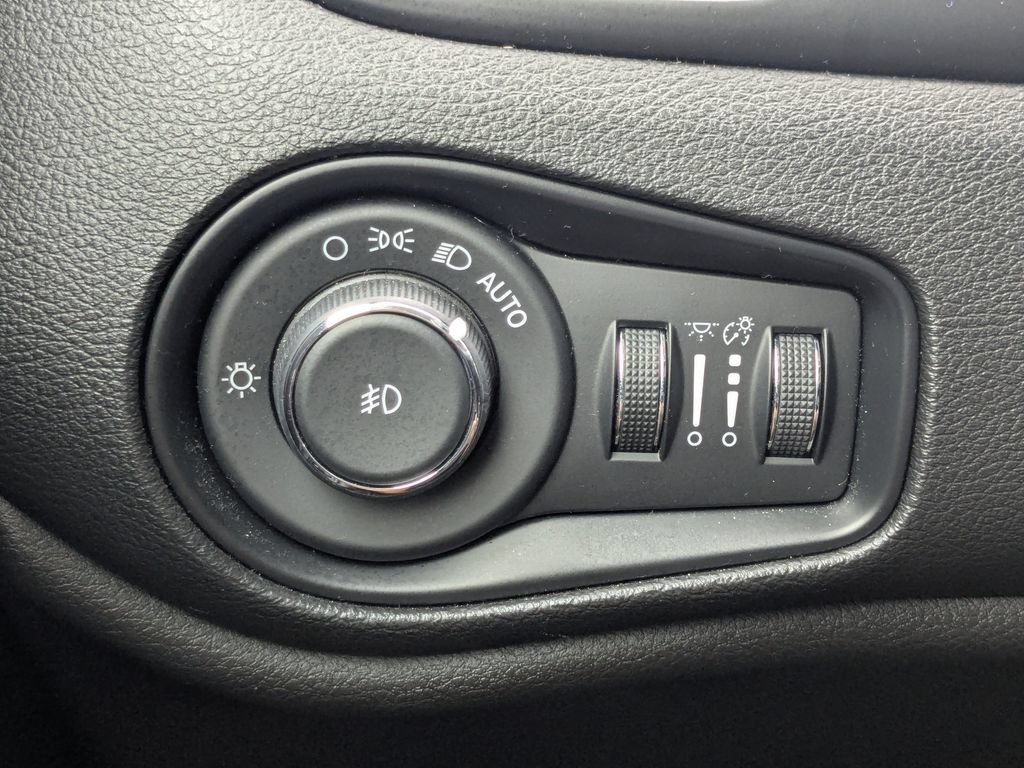 Used 2017 Jeep Renegade Trailhawk w/ Safety & Security Group AWD/4WD image 32