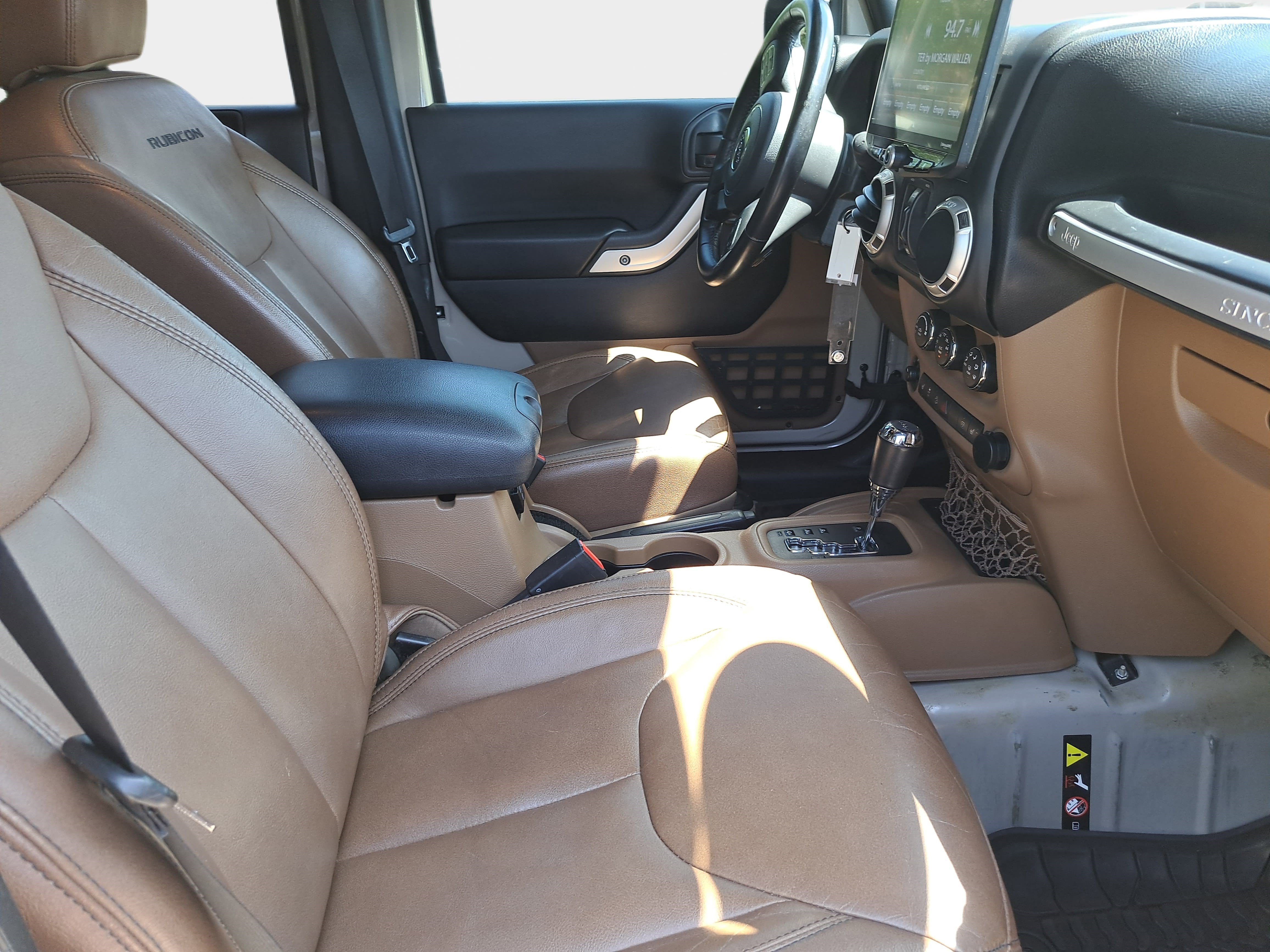 Used 2016 Jeep Wrangler Unlimited Rubicon w/ Connectivity Group image 10