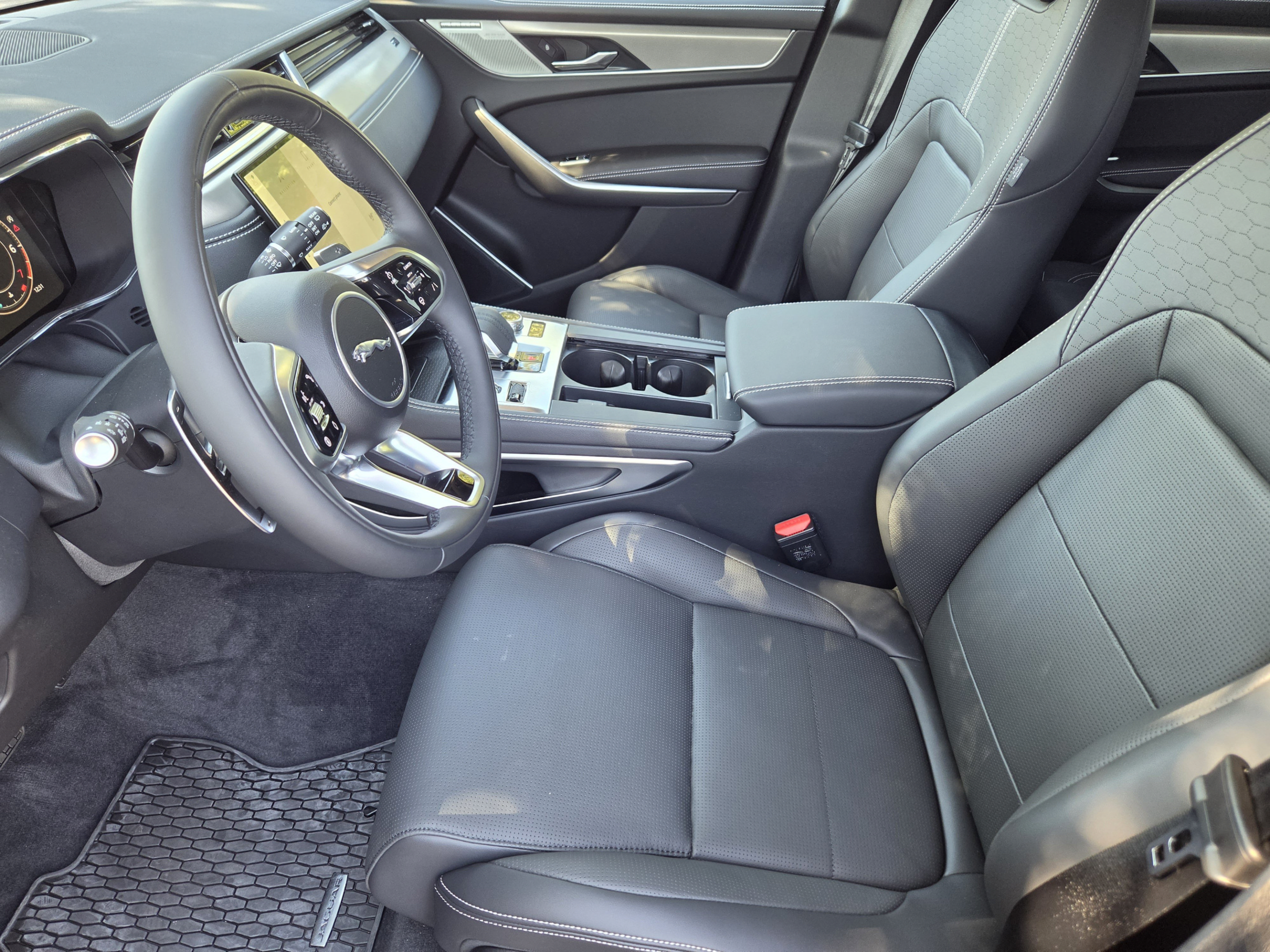 Used 2026 Jaguar F-PACE R-Dynamic S AWD/4WD image 8