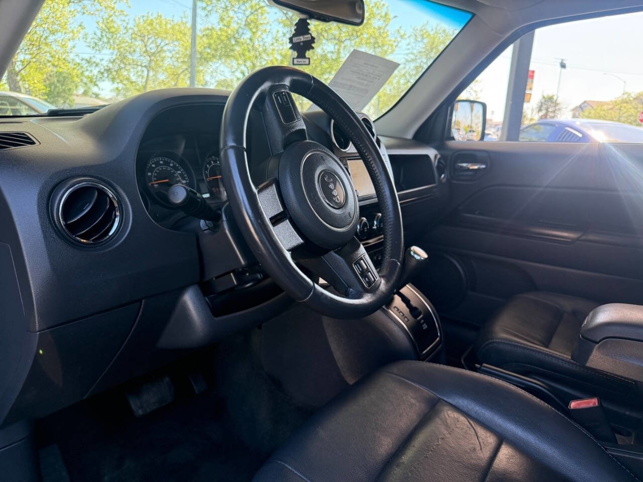 Used 2016 Jeep Patriot High Altitude FWD image 12