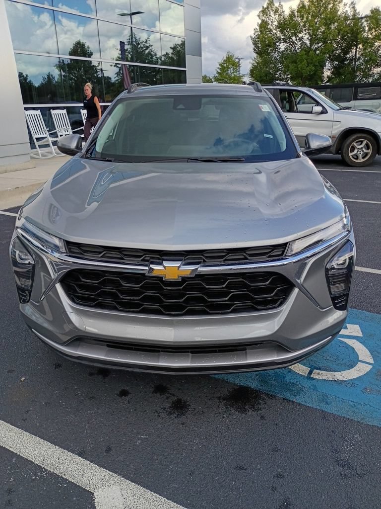 Used 2025 Chevrolet Trax LT FWD video 2