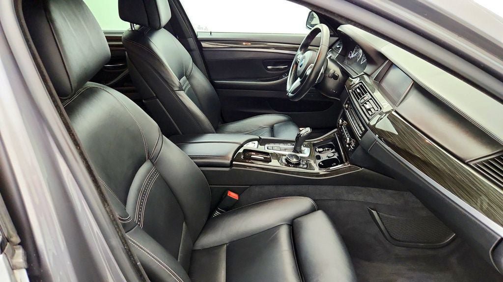 Used 2016 BMW 550i xDrive Sedan AWD/4WD image 25