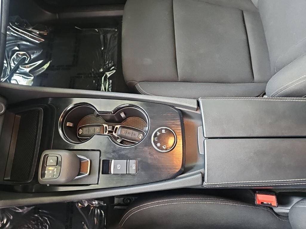 Used 2024 Nissan Rogue S AWD/4WD image 26