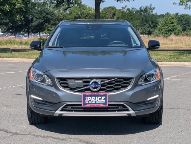 Used 2017 Volvo V60 T5 Cross Country Platinum AWD/4WD image 2