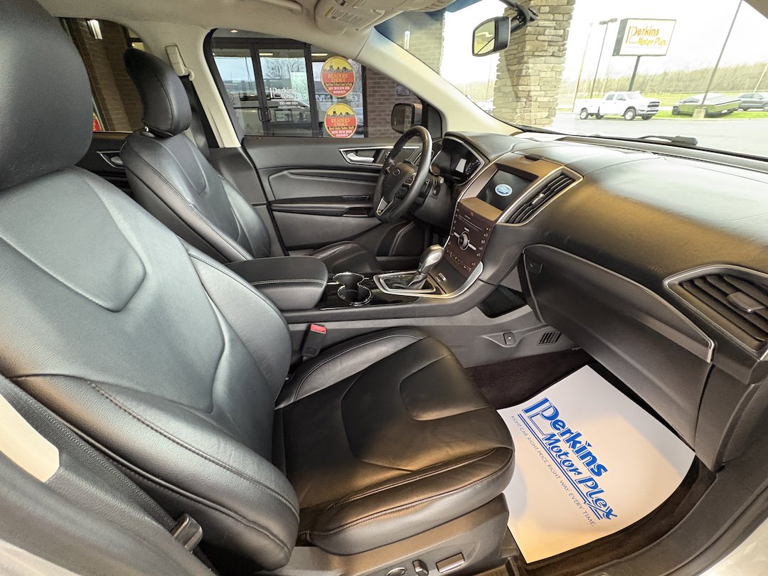 Used 2016 Ford Edge Titanium w/ Technology Package image 25