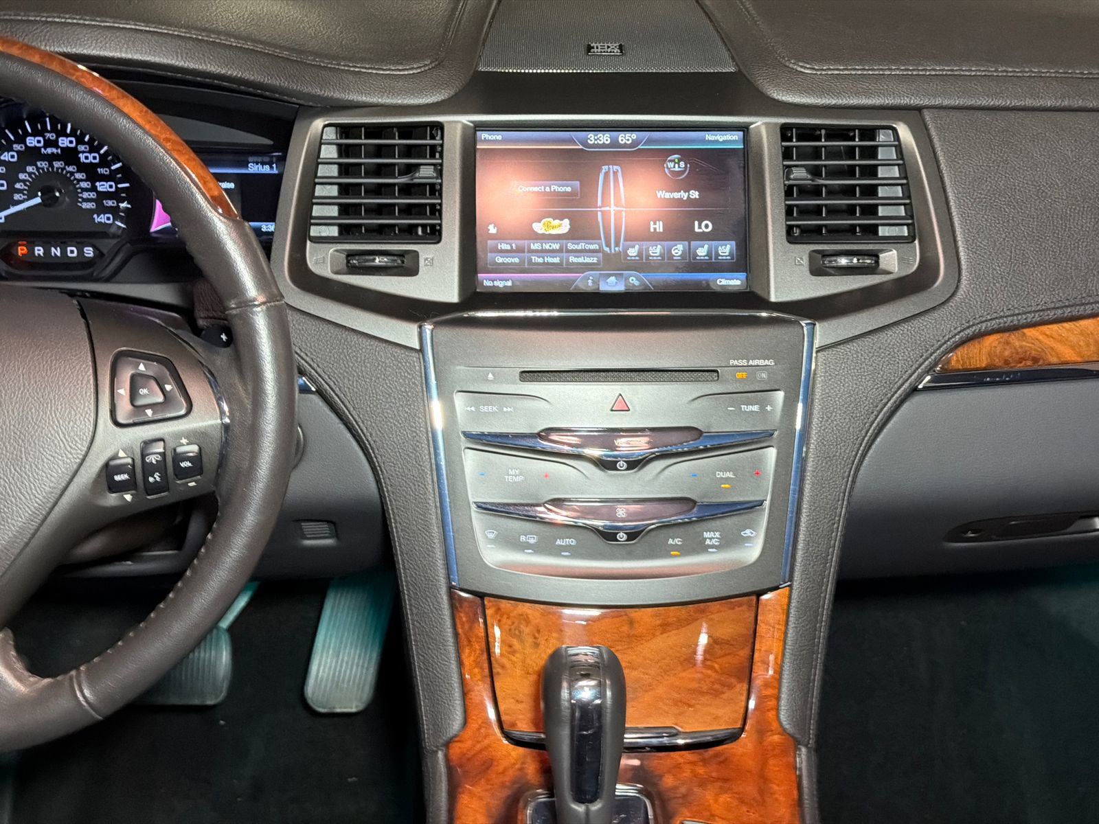 Used 2015 Lincoln MKS AWD w/ Equipment Group 101A image 17