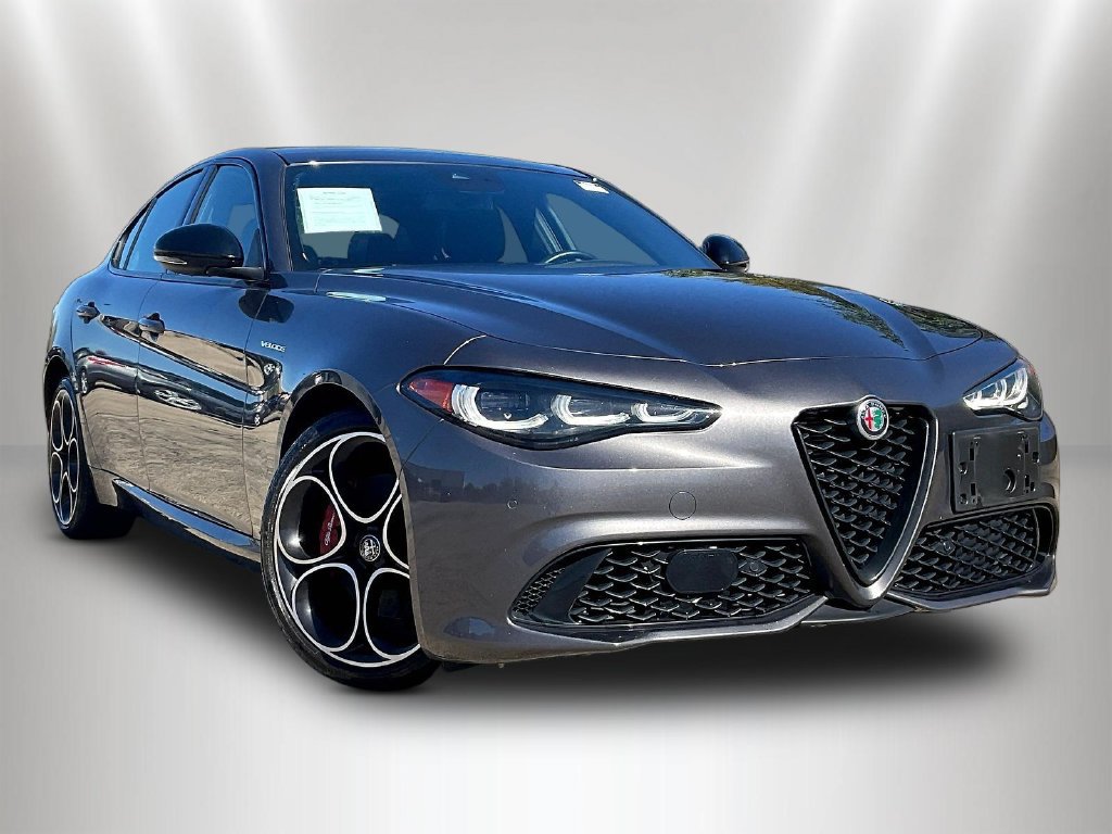 Used 2024 Alfa Romeo Giulia Veloce AWD/4WD image 3