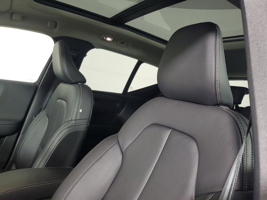 Certified 2026 Volvo XC40 B4 Plus w/ Climate Package image 25