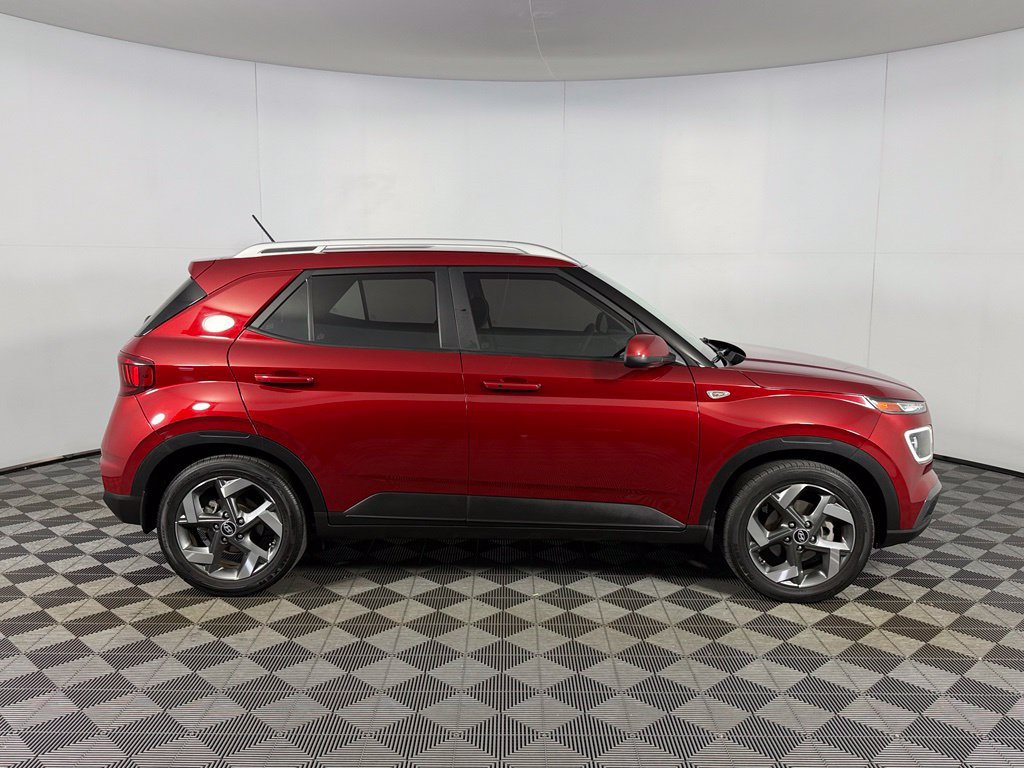 Used 2024 Hyundai Venue Limited FWD image 7