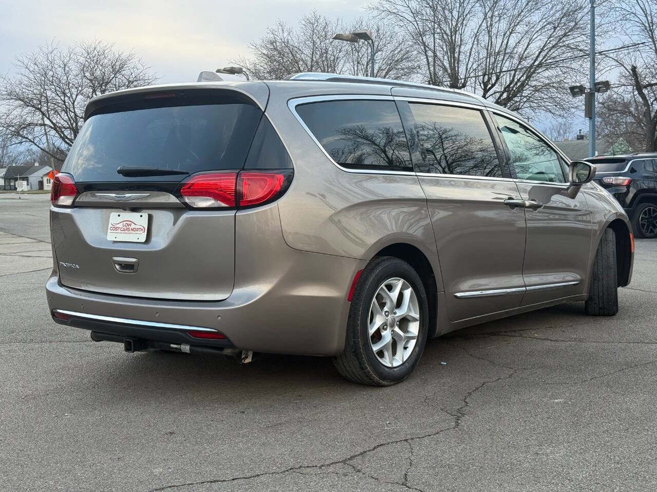 Used 2018 Chrysler Pacifica Touring-L Plus image 4
