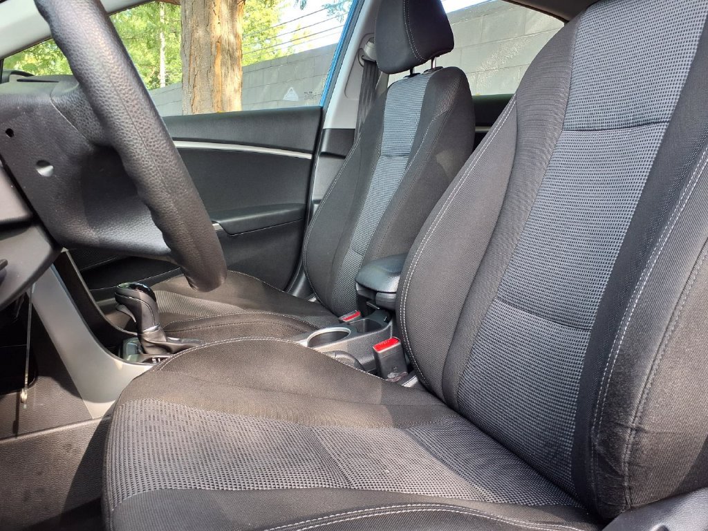 Used 2014 Hyundai Elantra GT FWD image 2