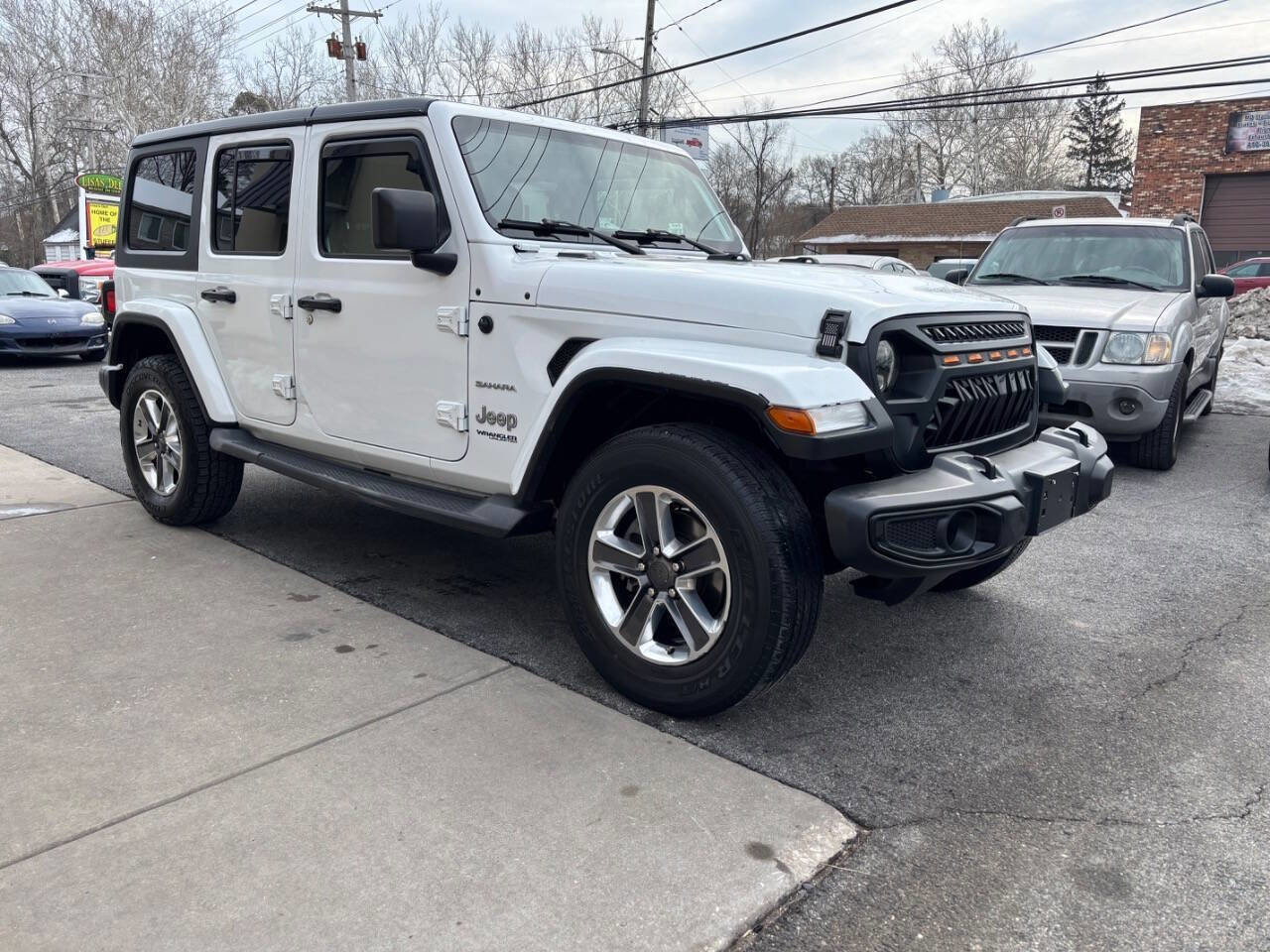 Used 2019 Jeep Wrangler Unlimited Sahara image 3